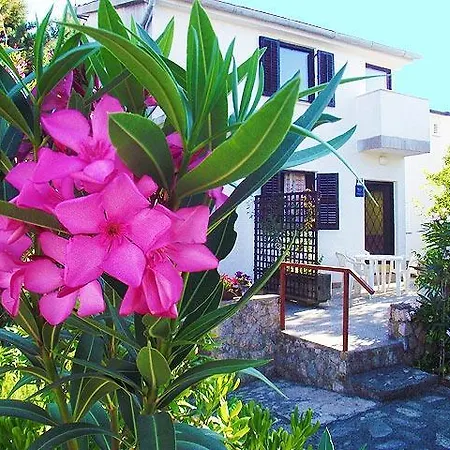 Apartment Island *